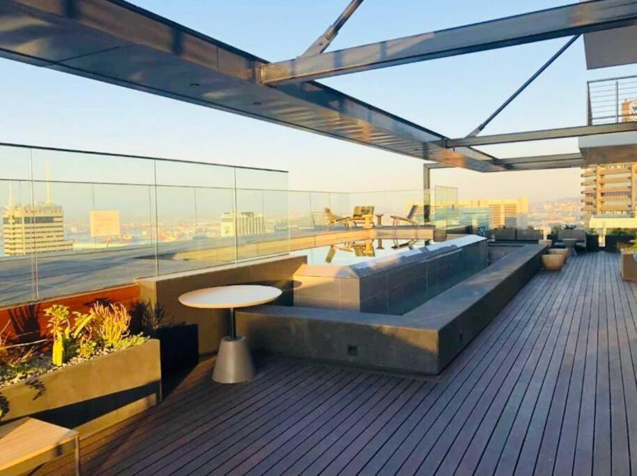 Skyline Views Stylish Studio With Pool, Parking No Load Shedding Cape Town Exterior photo